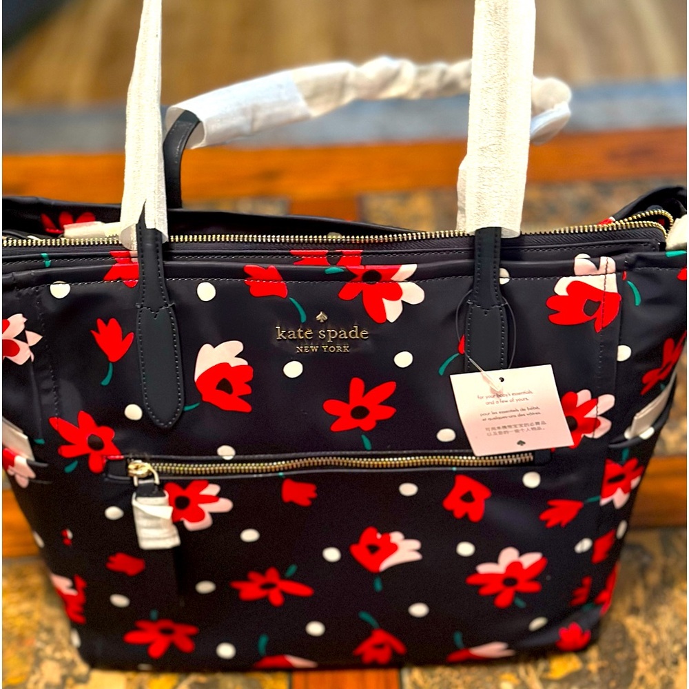 Kate Spade Diaper Bag Red Flowers &navy. Changing pad, lots pockets.